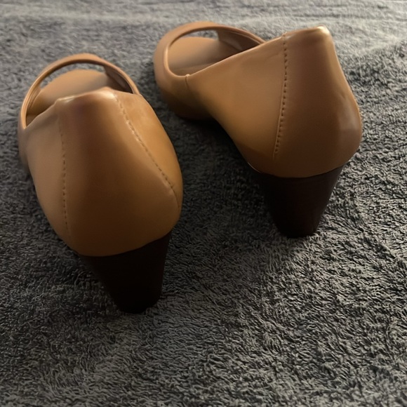 Vionic: Proud Bria Wedge (Caramel) - Picture 4 of 16